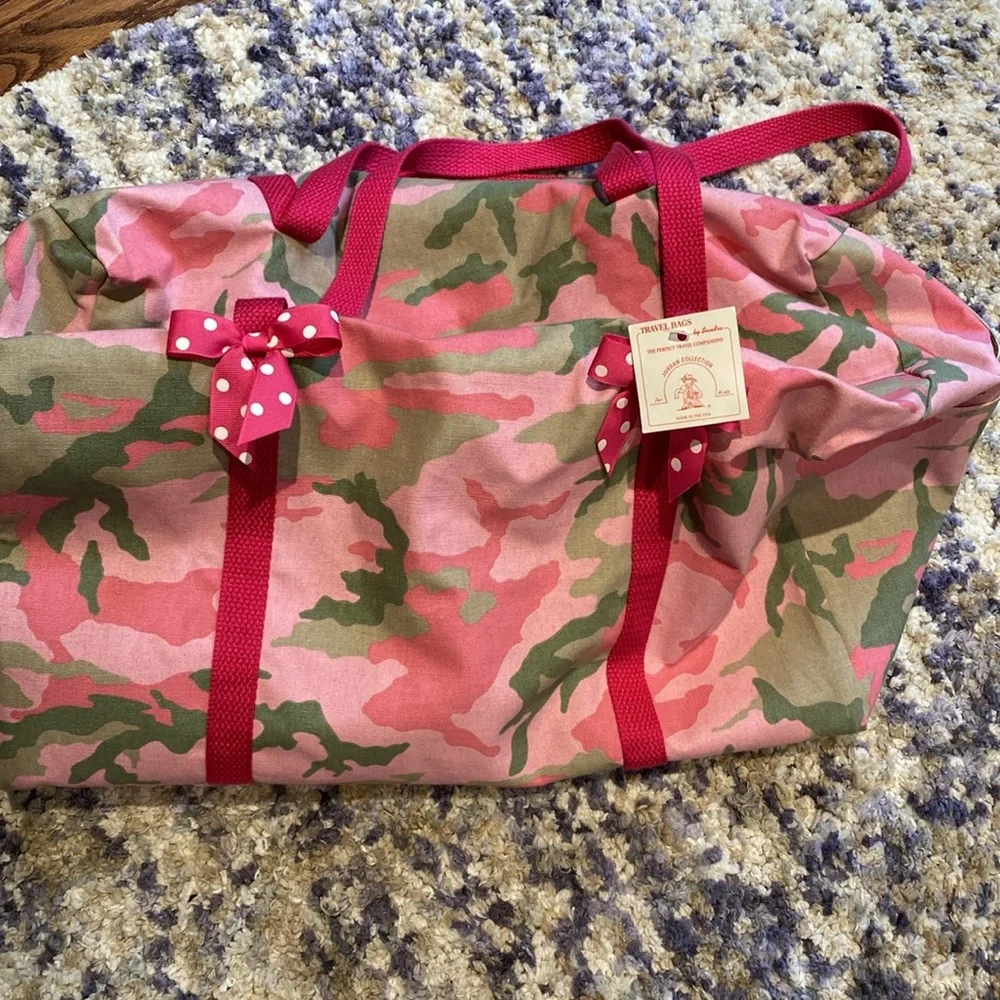 Pink camo travel bag